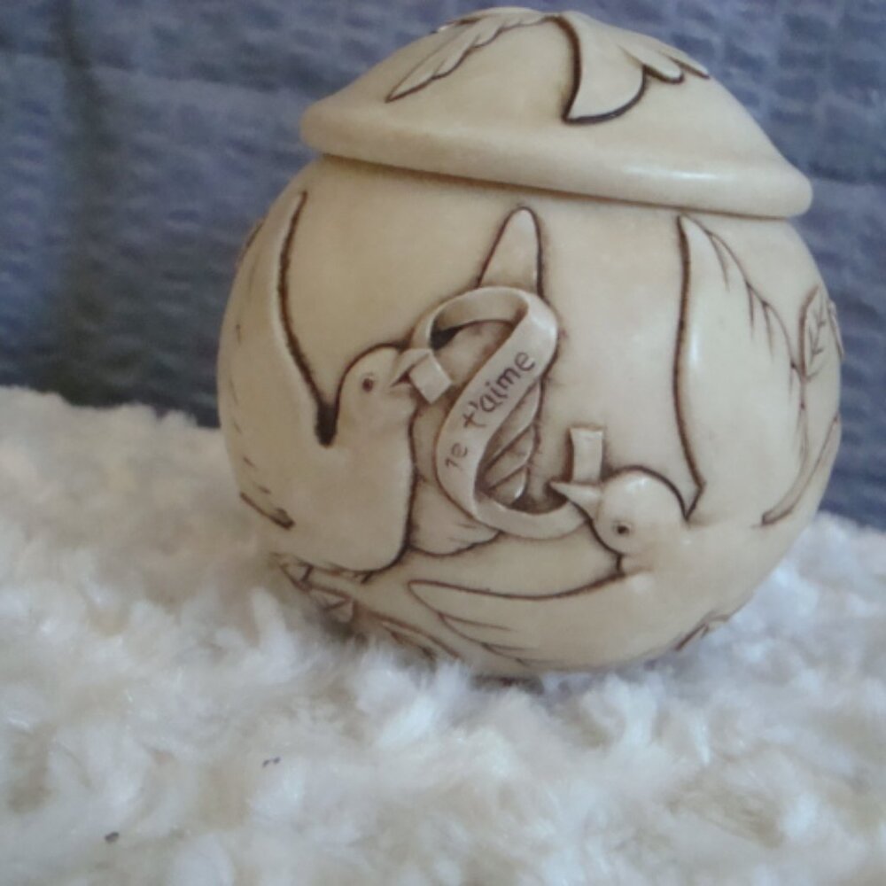 New Harmony Jardinia Chant D' Amour 2 Dove Cachepot/Trinket Box Say Inside